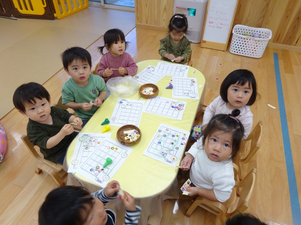 シールペタペタ貼ったよ☆