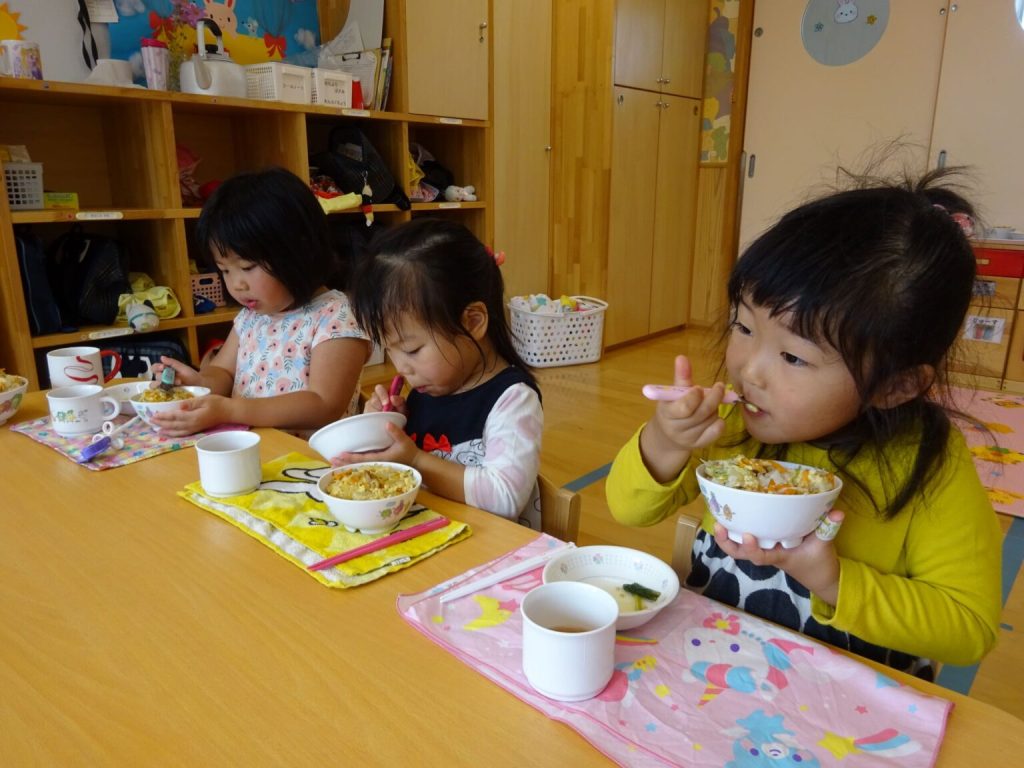 今日の給食なにかなぁ？