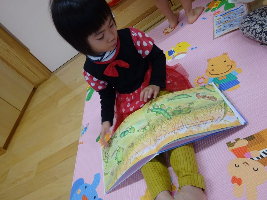 お部屋の中を覗いてみると…